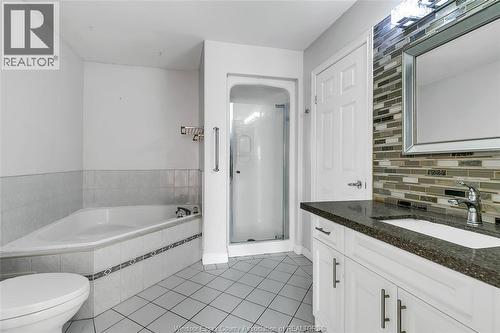 4305 Golfcourse Crescent, Windsor, ON - Indoor Photo Showing Bathroom