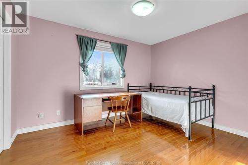 4305 Golfcourse Crescent, Windsor, ON - Indoor Photo Showing Bedroom
