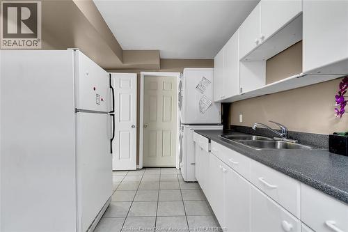 4305 Golfcourse Crescent, Windsor, ON - Indoor Photo Showing Kitchen With Double Sink