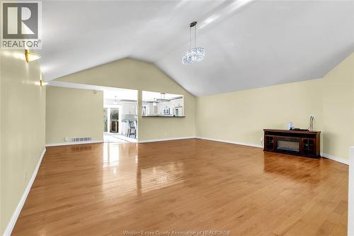 4305 Golfcourse Crescent, Windsor, ON - Indoor Photo Showing Other Room