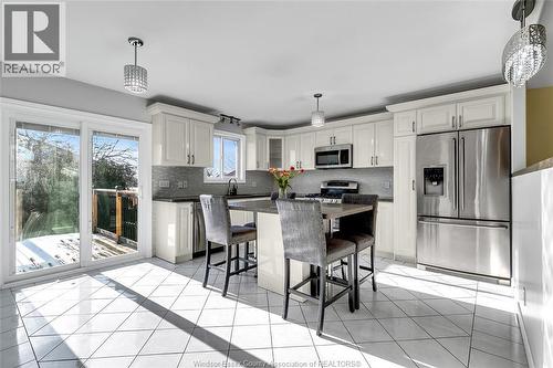 4305 Golfcourse Crescent, Windsor, ON - Indoor Photo Showing Kitchen