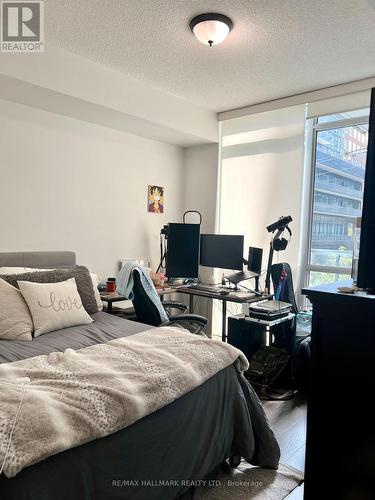 #303 - 30 Roehampton Avenue, Toronto, ON - Indoor Photo Showing Bedroom