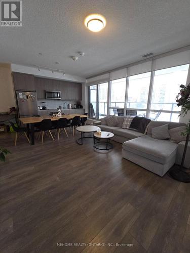 314 - 32 Forest Manor Road, Toronto, ON - Indoor Photo Showing Living Room