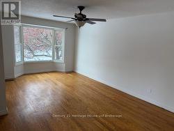 Living room with Bay window - 