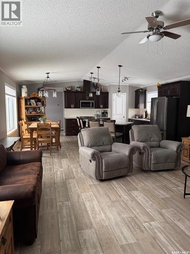 502 508 Railway Avenue E, Maidstone, SK - Indoor Photo Showing Living Room