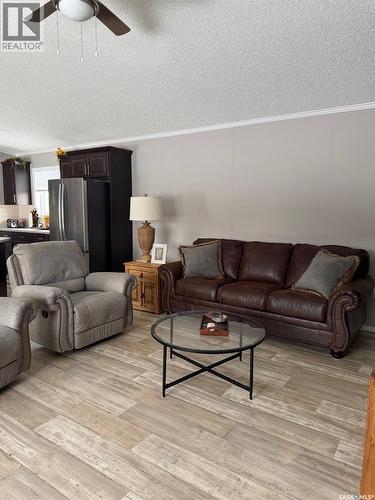 502 508 Railway Avenue E, Maidstone, SK - Indoor Photo Showing Living Room