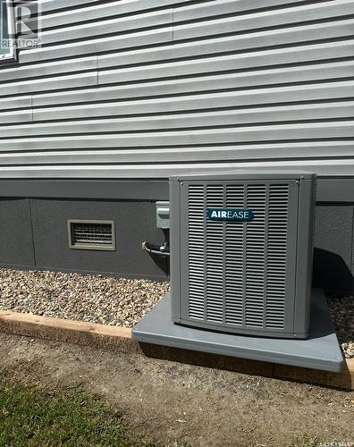 502 508 Railway Avenue E, Maidstone, SK - Outdoor