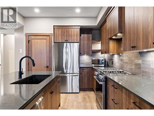 255 Feathertop Way Unit# 88, Big White, BC - Indoor Photo Showing Kitchen With Upgraded Kitchen