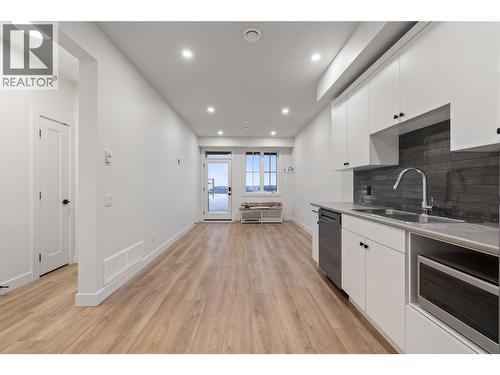 Suite - 255 Feathertop Way Unit# 88, Big White, BC - Indoor Photo Showing Kitchen