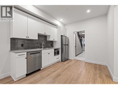 Suite - 255 Feathertop Way Unit# 88, Big White, BC - Indoor Photo Showing Kitchen