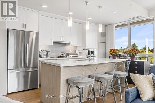 327 - 1575 Lakeshore Road W, Mississauga, ON - Indoor Photo Showing Kitchen With Stainless Steel Kitchen With Upgraded Kitchen