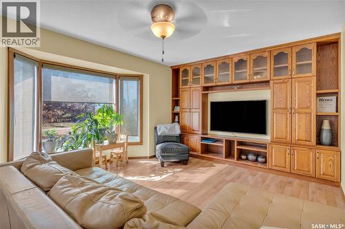 901 Connaught Avenue, Limerick, SK - Indoor Photo Showing Living Room