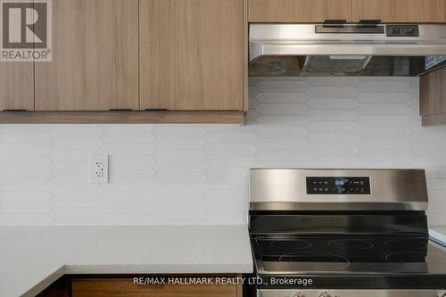 701 Sargeant Place, Innisfil, ON - Indoor Photo Showing Kitchen