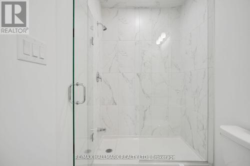 700 Sargeant Place, Innisfil, ON - Indoor Photo Showing Bathroom