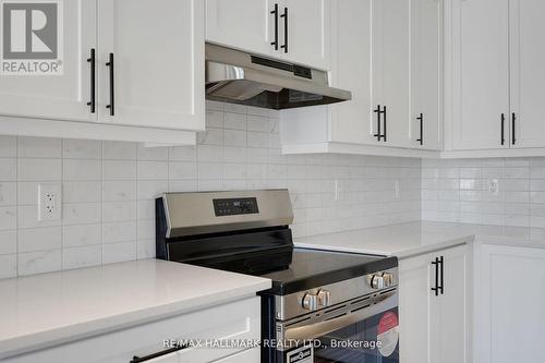 700 Sargeant Place, Innisfil, ON - Indoor Photo Showing Kitchen