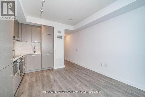 1017 - 38 Honeycrisp Crescent, Vaughan, ON - Indoor