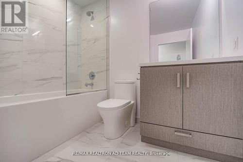 1017 - 38 Honeycrisp Crescent, Vaughan, ON - Indoor Photo Showing Bathroom