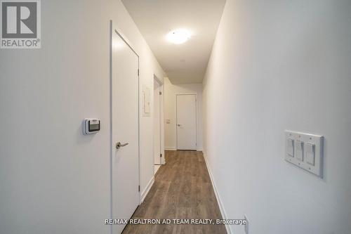 1017 - 38 Honeycrisp Crescent, Vaughan, ON - Indoor Photo Showing Other Room