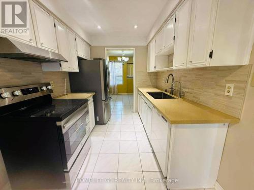 85 Simmons Boulevard, Brampton, ON - Indoor Photo Showing Kitchen
