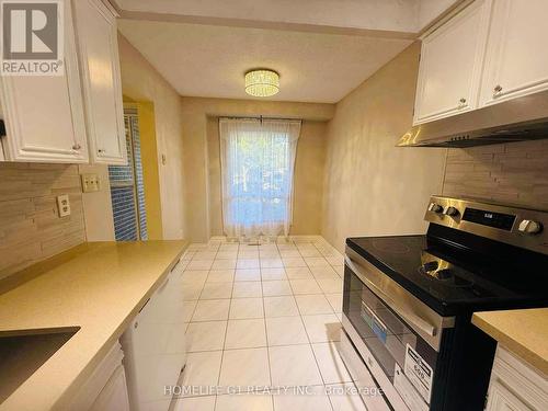 85 Simmons Boulevard, Brampton, ON - Indoor Photo Showing Kitchen