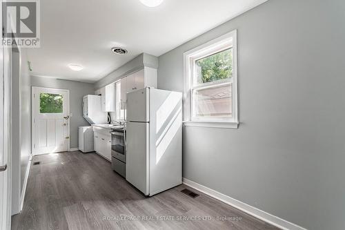 Main - 144 Lake Crescent, Toronto, ON - Indoor Photo Showing Kitchen