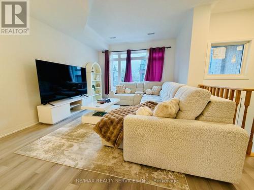 57 - 150 Glendale Avenue, St. Catharines, ON - Indoor Photo Showing Living Room