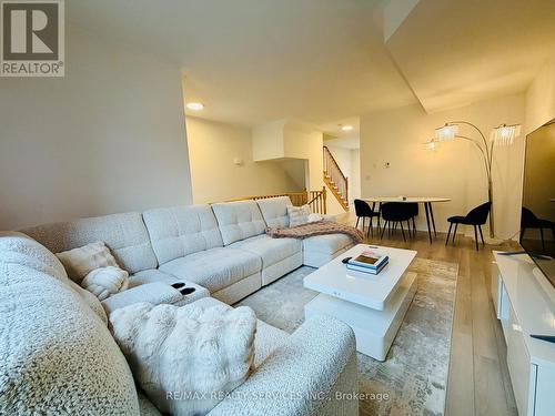57 - 150 Glendale Avenue, St. Catharines, ON - Indoor Photo Showing Living Room
