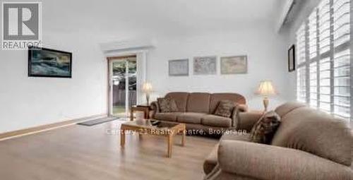 36 Kimbark Drive, Brampton, ON - Indoor Photo Showing Living Room