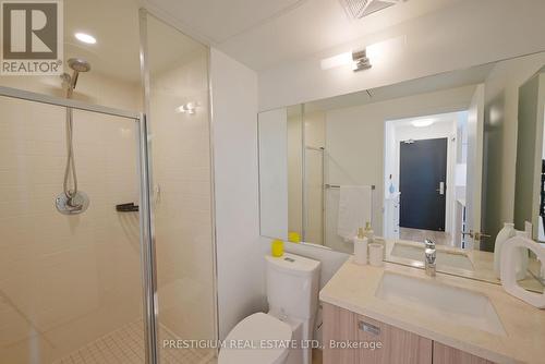 1910 - 290 Adelaide Street W, Toronto, ON - Indoor Photo Showing Bathroom