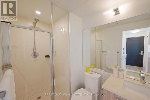 1910 - 290 Adelaide Street W, Toronto, ON - Indoor Photo Showing Bathroom