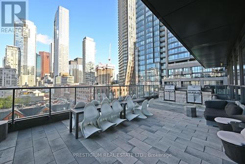1910 - 290 Adelaide Street W, Toronto, ON - Outdoor