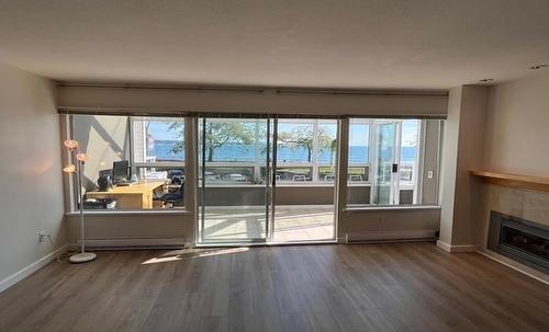 14831 Marine Drive, White Rock, BC - Indoor Photo Showing Living Room With Fireplace