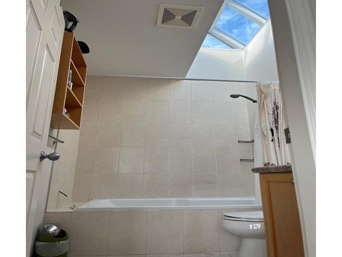 14831 Marine Drive, White Rock, BC - Indoor Photo Showing Bathroom
