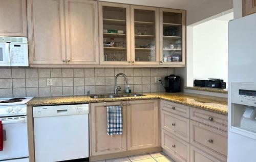 14831 Marine Drive, White Rock, BC - Indoor Photo Showing Kitchen With Double Sink