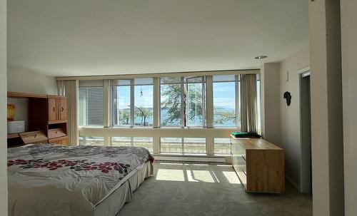 14831 Marine Drive, White Rock, BC - Indoor Photo Showing Bedroom