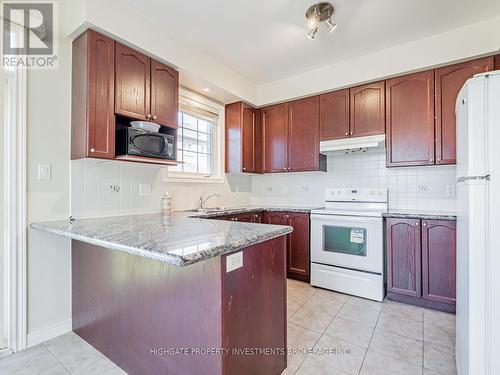 4399 Trail Blazer Way, Mississauga, ON - Indoor Photo Showing Kitchen