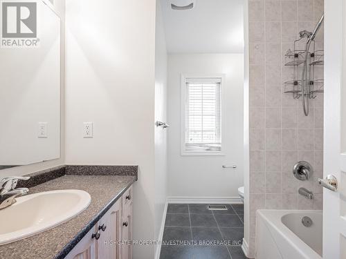 4399 Trail Blazer Way, Mississauga, ON - Indoor Photo Showing Bathroom