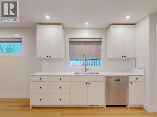 4678 Cook Ave, Powell River, BC - Indoor Photo Showing Kitchen
