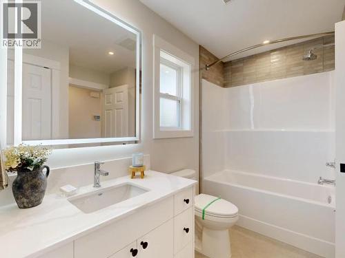 4678 Cook Ave, Powell River, BC 