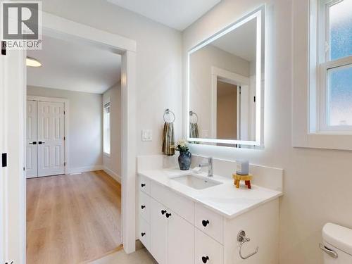 4678 Cook Ave, Powell River, BC 
