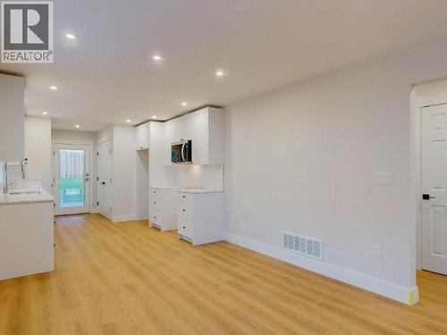 4678 Cook Ave, Powell River, BC - Indoor Photo Showing Kitchen