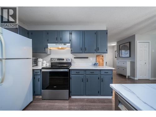 4840 Scotty Creek Road, Kelowna, BC - Indoor Photo Showing Kitchen