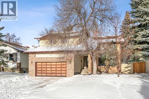 40 Edforth Road NW  Calgary, AB T3A 3V7