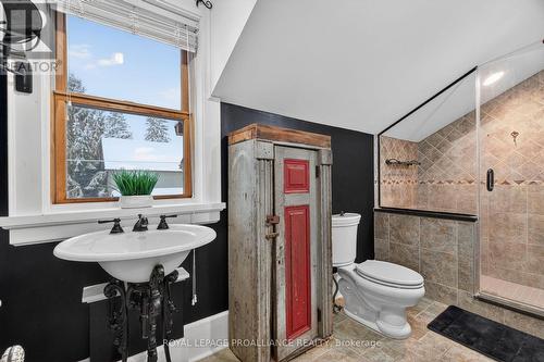 7802 Piccadilly Road, Frontenac (Frontenac Centre), ON - Indoor Photo Showing Bathroom