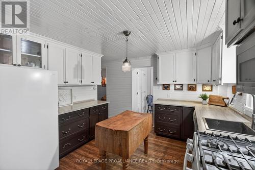 7802 Piccadilly Road, Frontenac (Frontenac Centre), ON - Indoor Photo Showing Kitchen