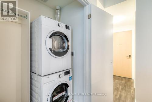 2210 - 89 Church Street, Toronto, ON - Indoor Photo Showing Laundry Room