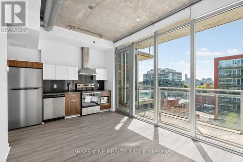 750 - 340 Mcleod Street, Ottawa, ON - Indoor Photo Showing Kitchen With Stainless Steel Kitchen