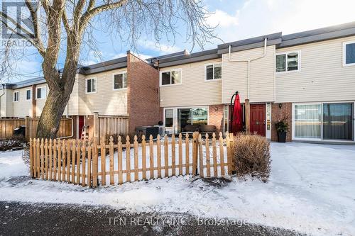 115 - 242 Milestone Crescent, Aurora, ON - Outdoor