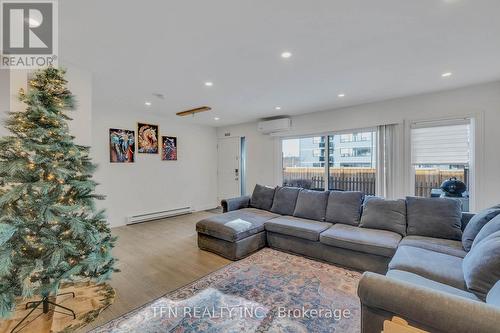 115 - 242 Milestone Crescent, Aurora, ON - Indoor Photo Showing Living Room