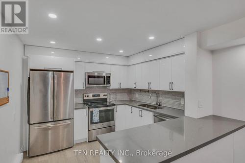 115 - 242 Milestone Crescent, Aurora, ON - Indoor Photo Showing Kitchen With Stainless Steel Kitchen With Double Sink With Upgraded Kitchen